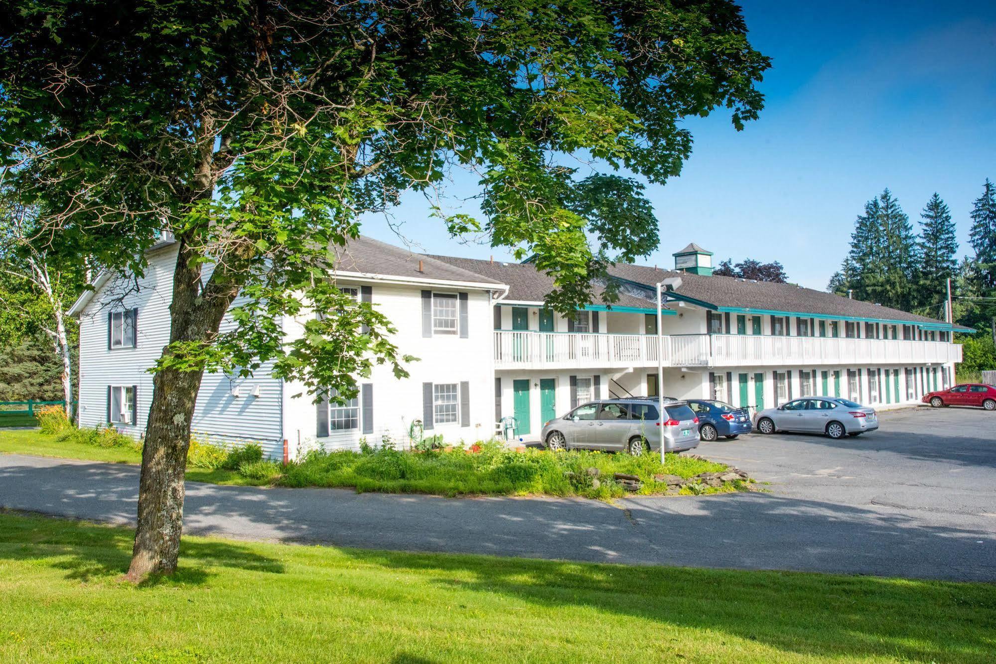Colonnade Inn Lyndonville Exterior foto